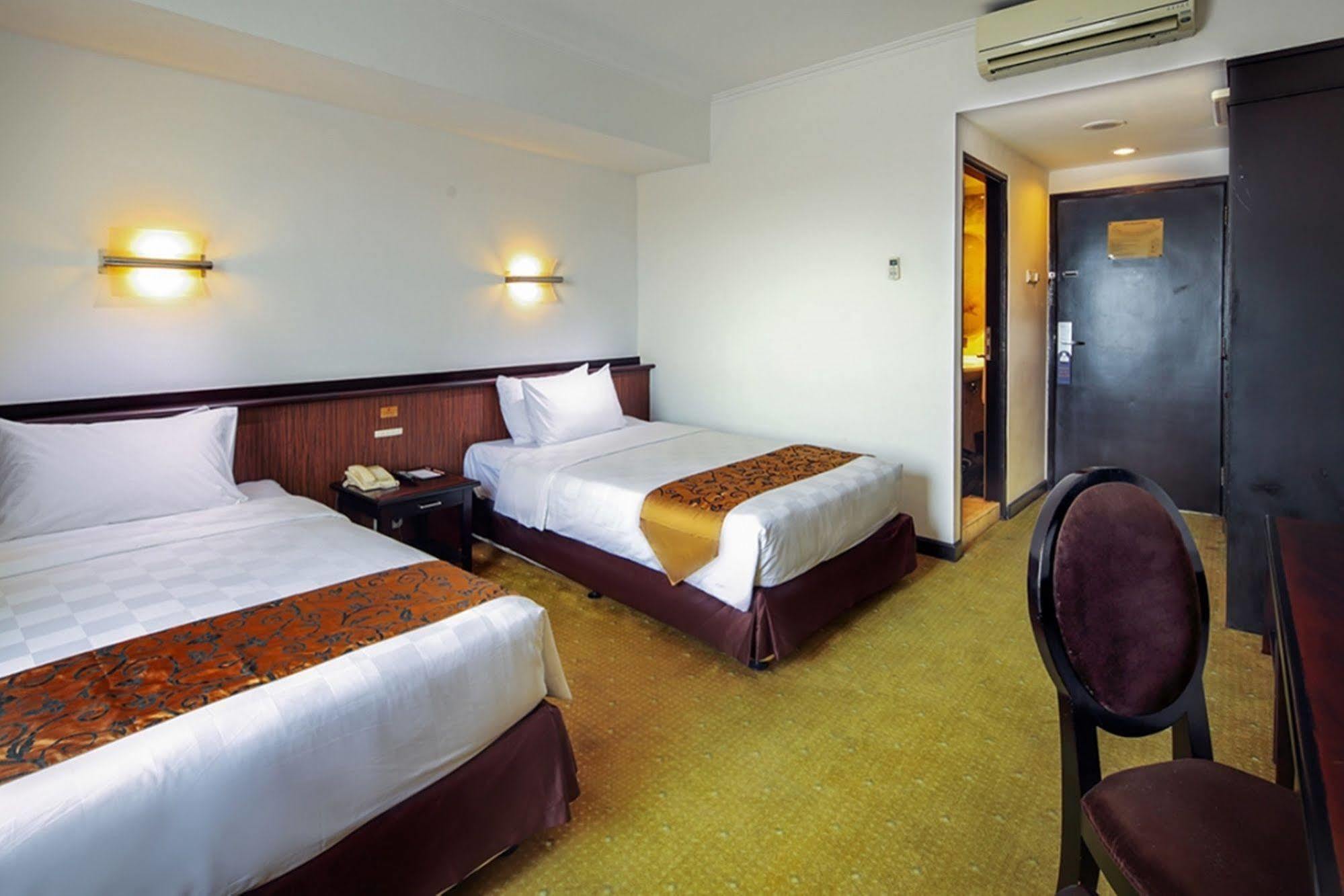 Jakarta Airport Hotel Tangerang Exterior photo